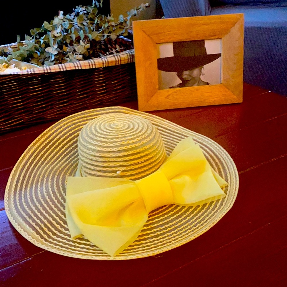 Vintage yellow sun hat